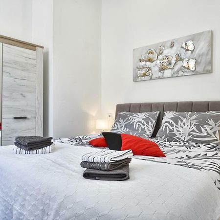 بولا Apartment 20M From Arena المظهر الخارجي الصورة